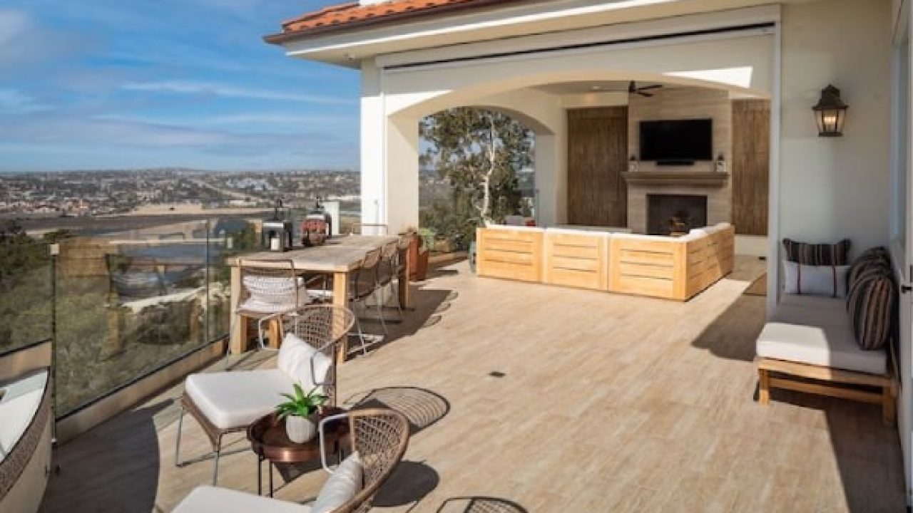 Open-Air California Rooms Add a Luxury Element to Outdoor Living